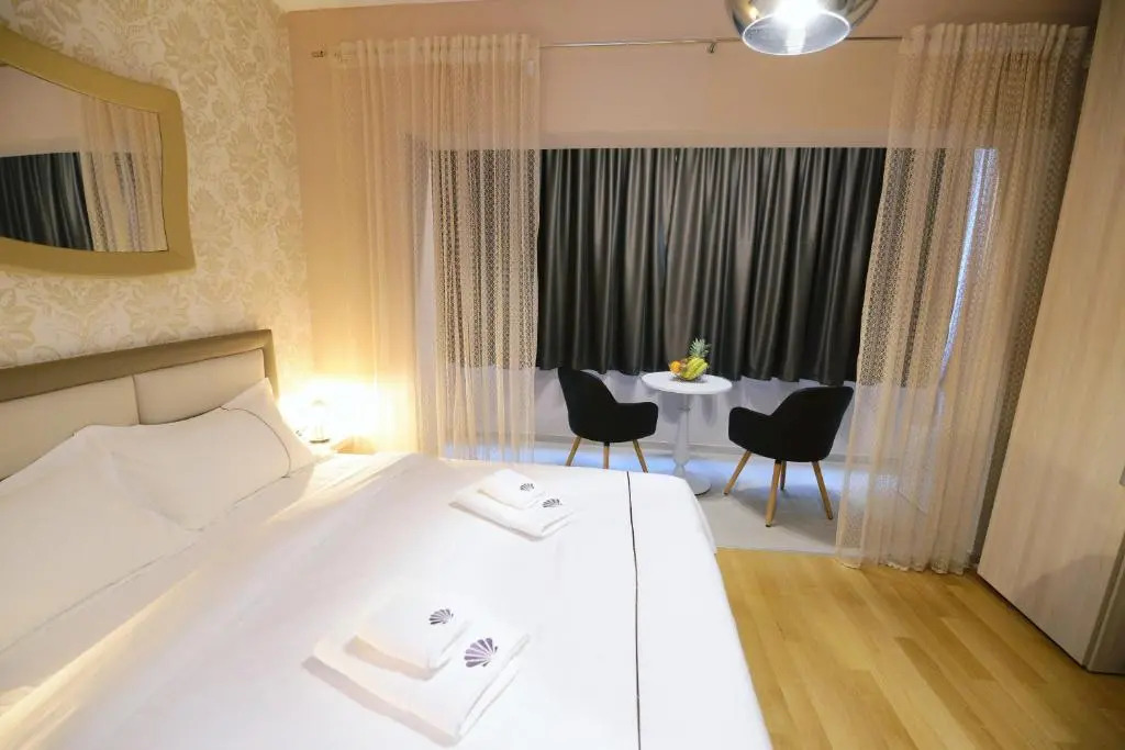 Tonio Rooms