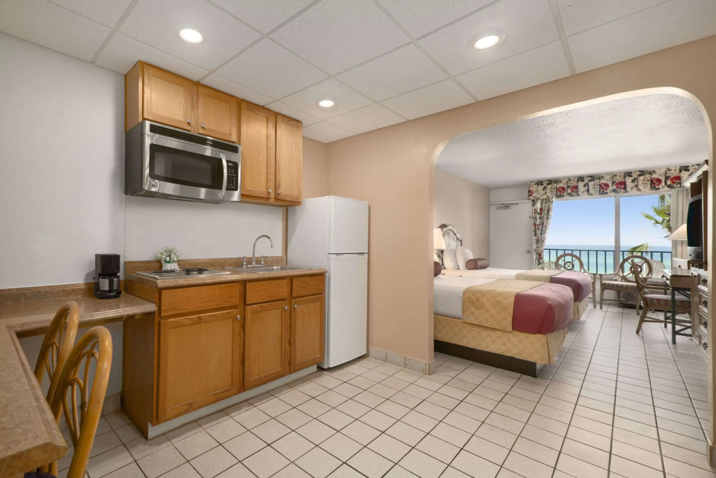 Days Inn by Wyndham Panama City Beach Beachfront Resort