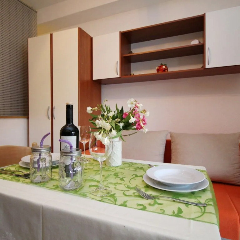 Apartment Happy