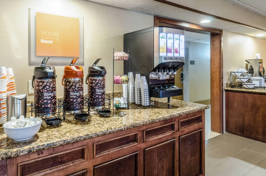 Comfort Inn & Suites West Springfield