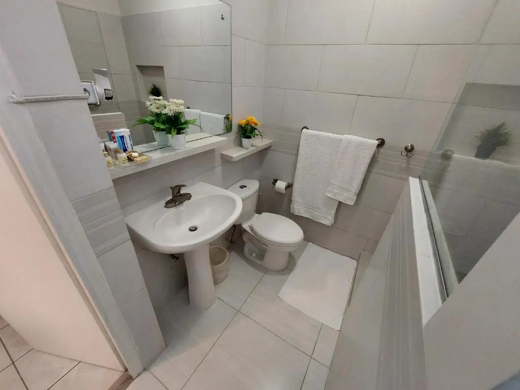 Contemporary Ocean view 2bed Carib Ocho Rios Condo