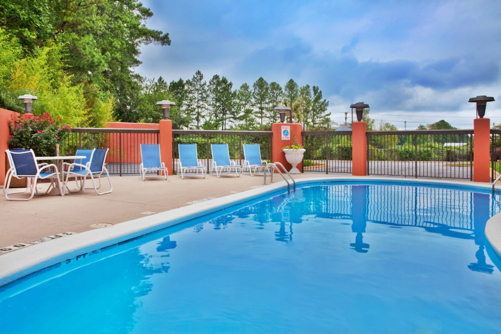 Holiday Inn Express Hotel & Suites Lawrenceville by IHG