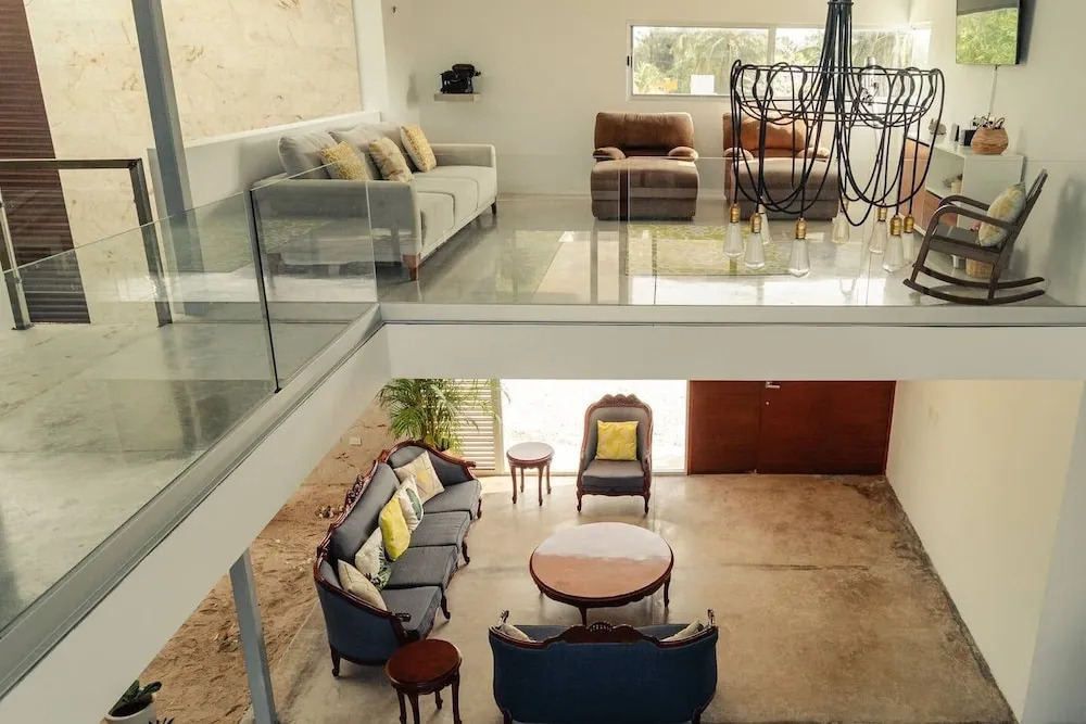 Breathtaking Beach Villa, Feel the Inviting Vibe!