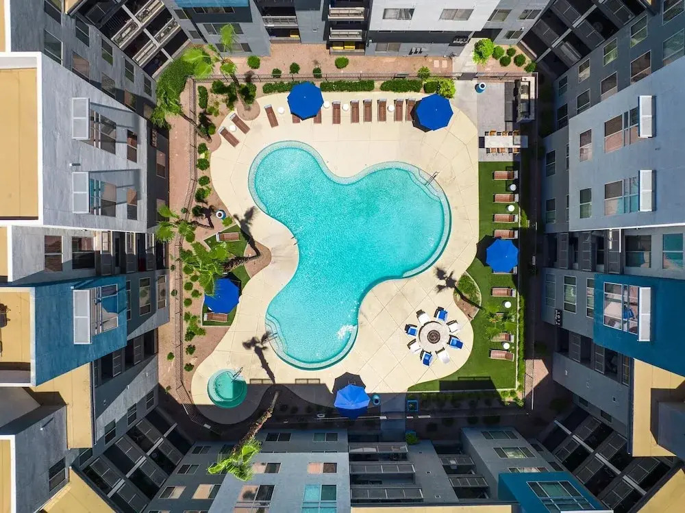 Landing Beautiful 1BD Pool Rooftop Lounge