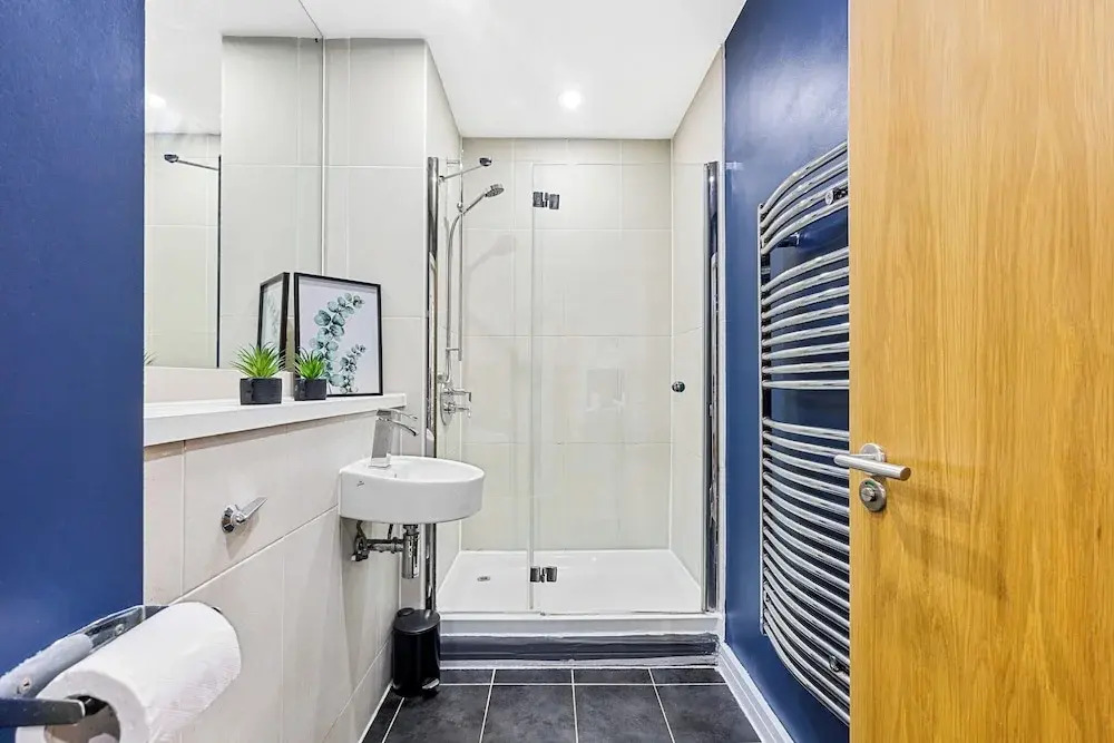 Bullring Lux Suite- Netflix-free Parking-sleeps 6