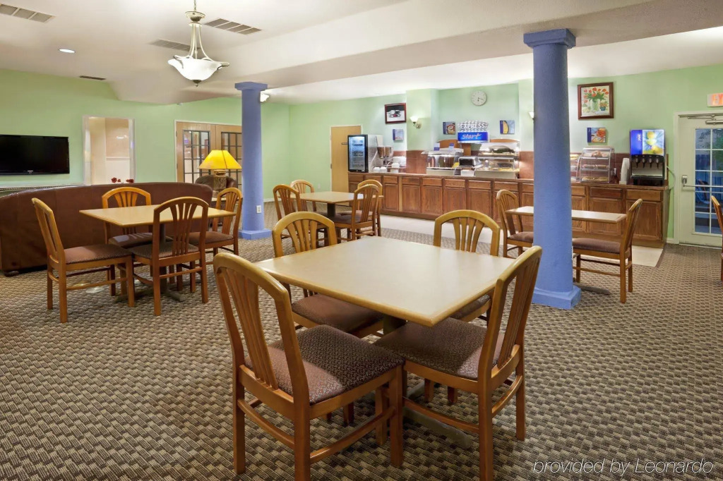 Holiday Inn Express Hotel & Suites Elgin by IHG