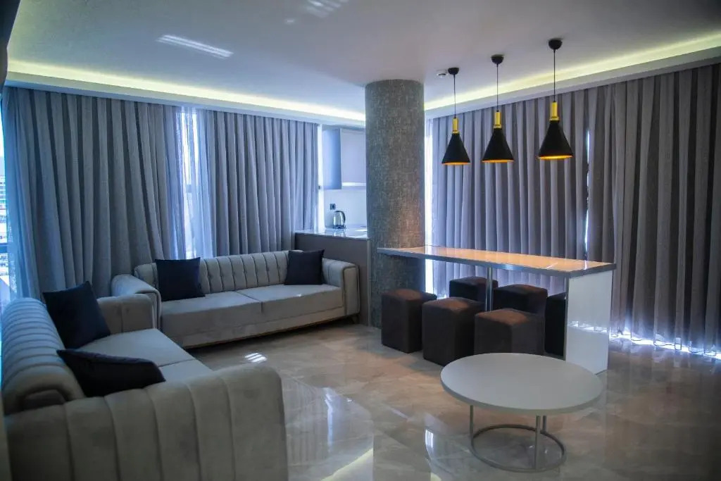 Le Luxe Suites Hotel