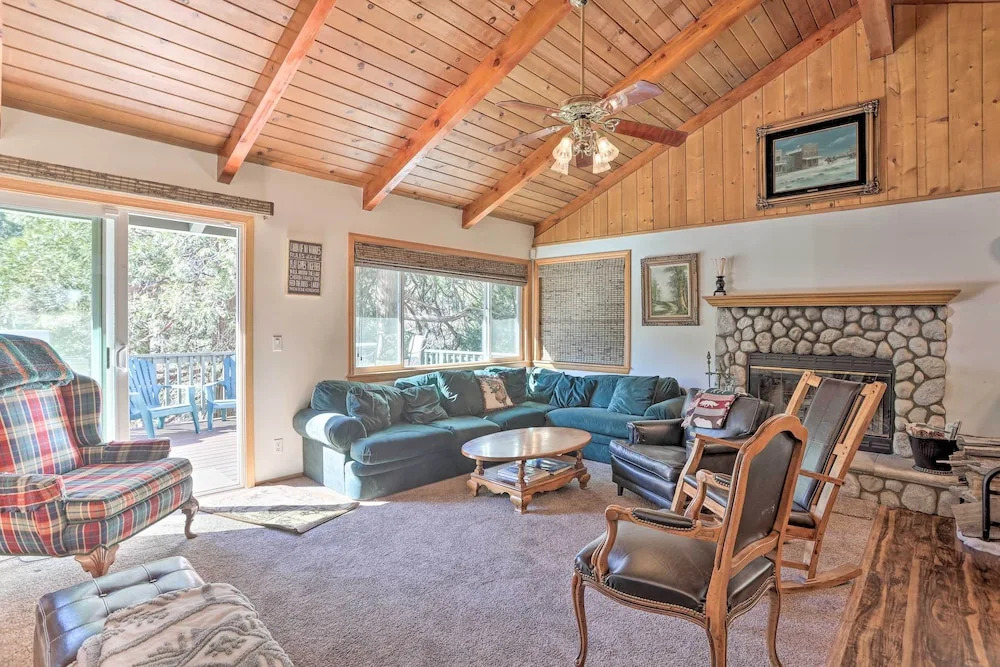Delightful Family Cabin: Walk to Lake Gregory!