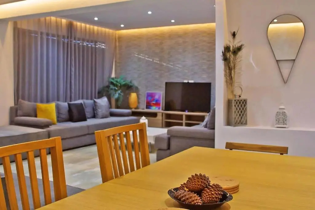5* BRAND NEW 3 bed apartment in HOTSPOT location
