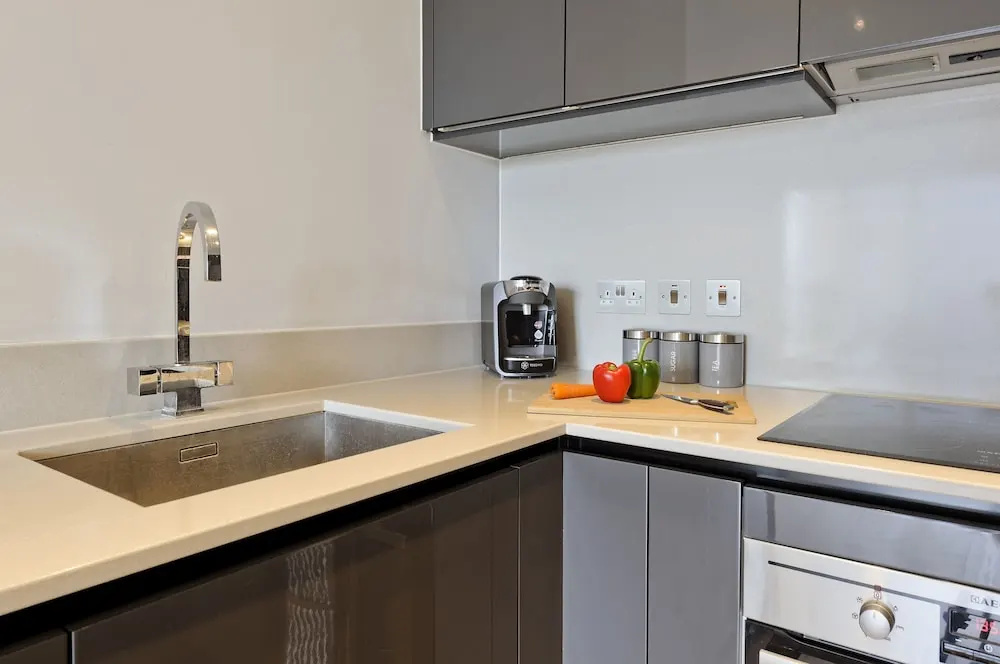 Spacious Flat Near South Bank by Underthedoormat