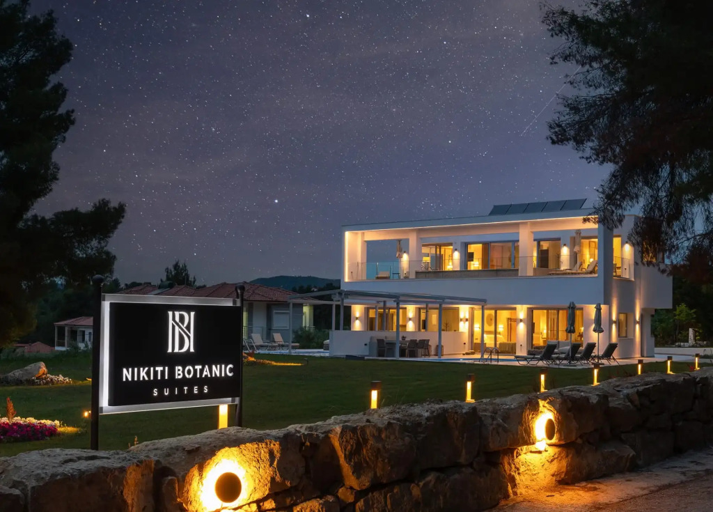 Nikiti Botanic Pool Suites