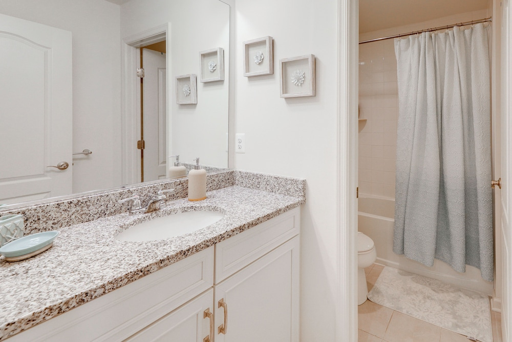 5 Mi to Bethany Beach: Modern Gem w/ Pool Access!