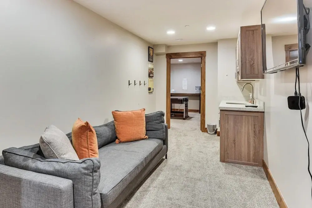 Luxe Eden Gem w/ Hot Tub: 6 Mi to Powder Mountain!