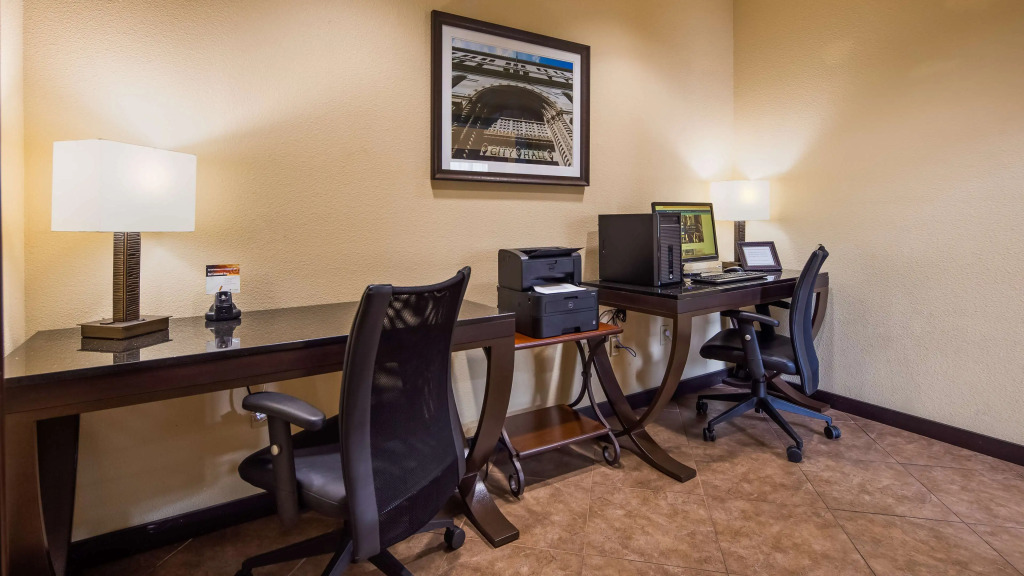Best Western Windsor Pointe Hotel & Suites-Frost Bank Center