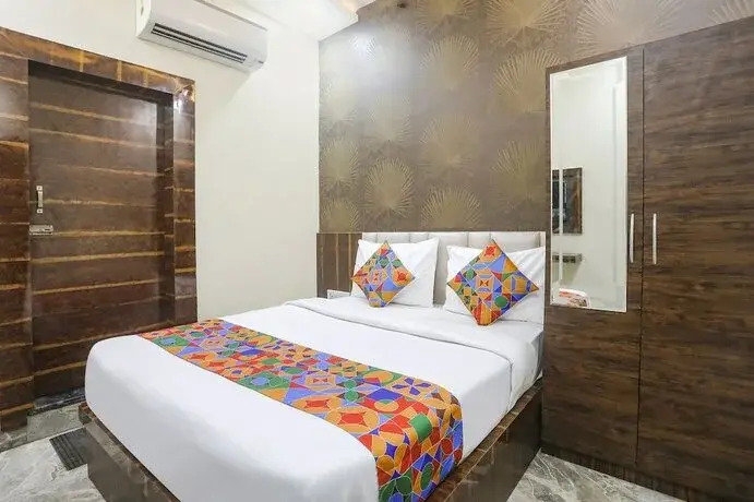 FabExpress Paradise Inn