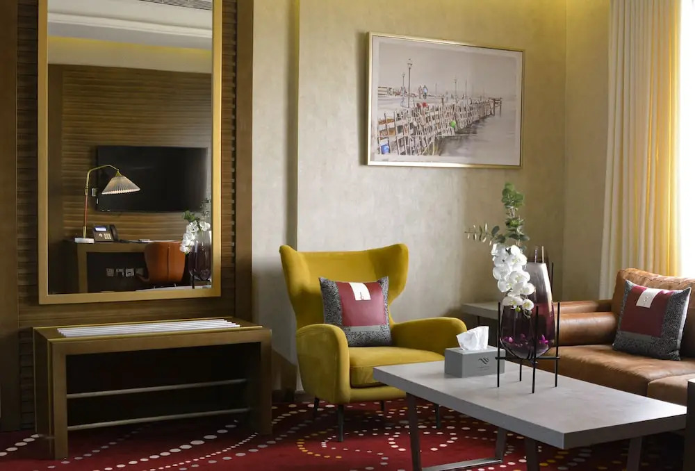 Redwaves Hotel