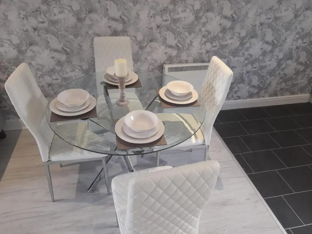 Shirley Fantastic Penthouse En-Suite Families and Contractors Occasional Bed Available
