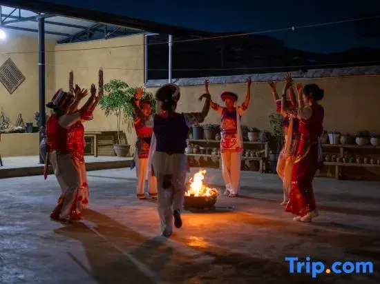 Shaxi Hidden Creek Homestay