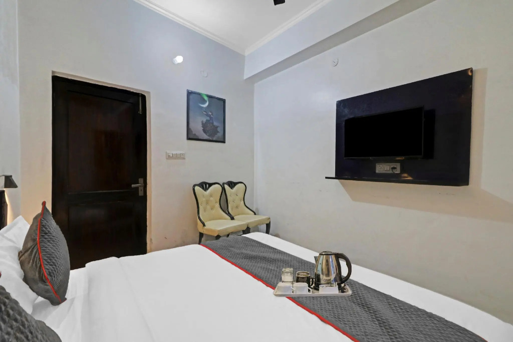 OYO Townhouse 880 Saffron Hotel  Banquet