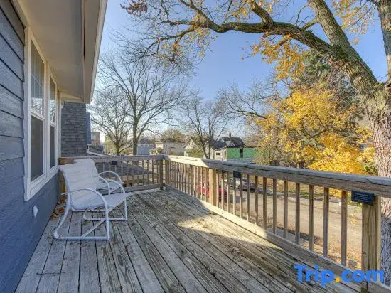 Spacious Renovated Home Near Attractions