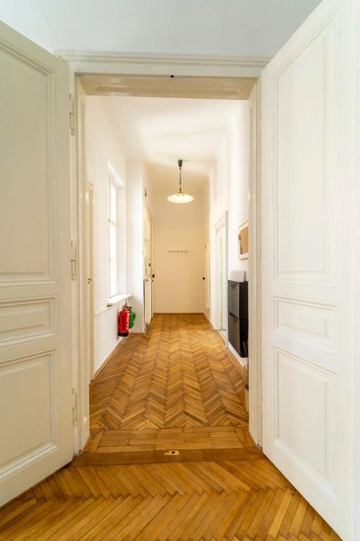 Generous Apartment next to the Mariahilferstraße
