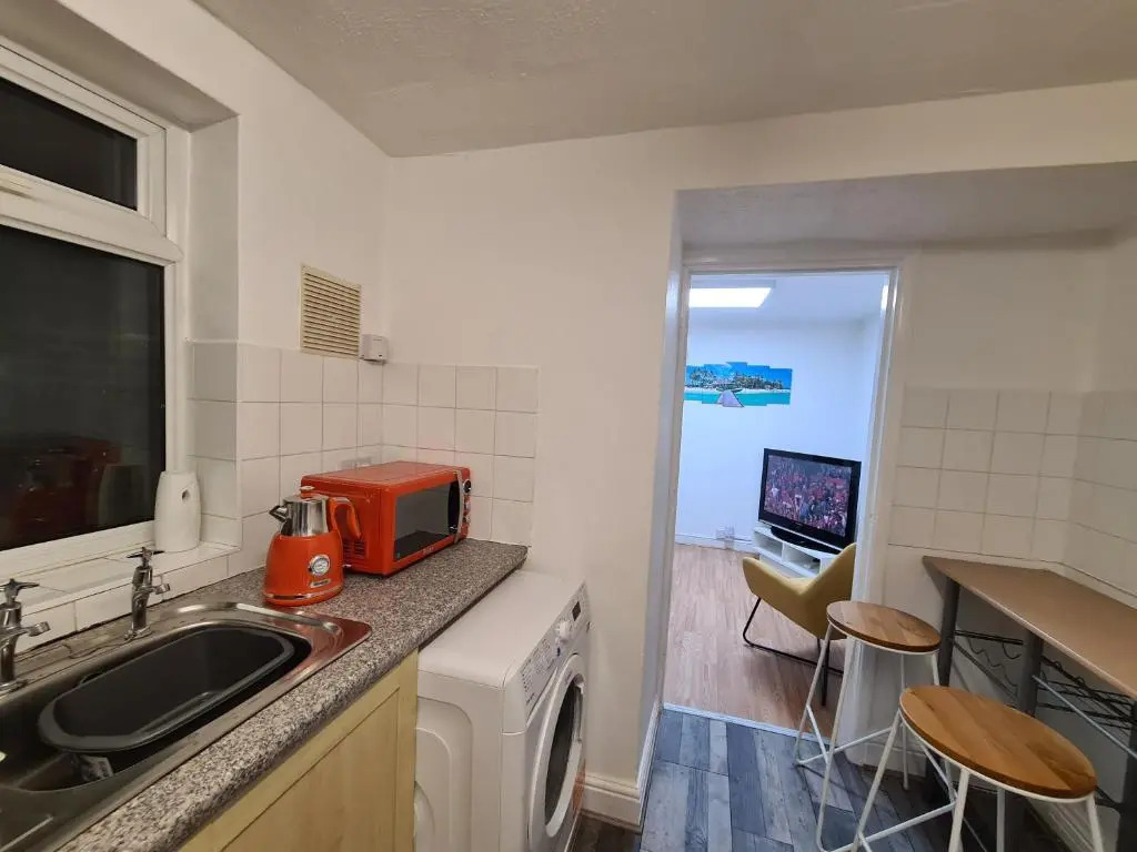 Property Malak Homz - West Street 2 Bed Premium Apartment