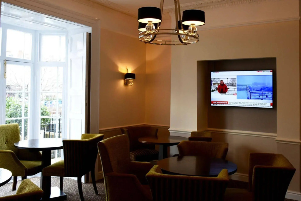 Queens Court Hotel