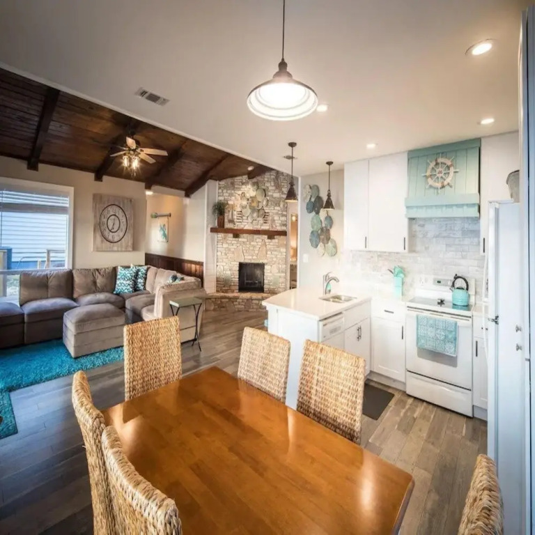 Cliff House CL 1563 in Canyon Lake