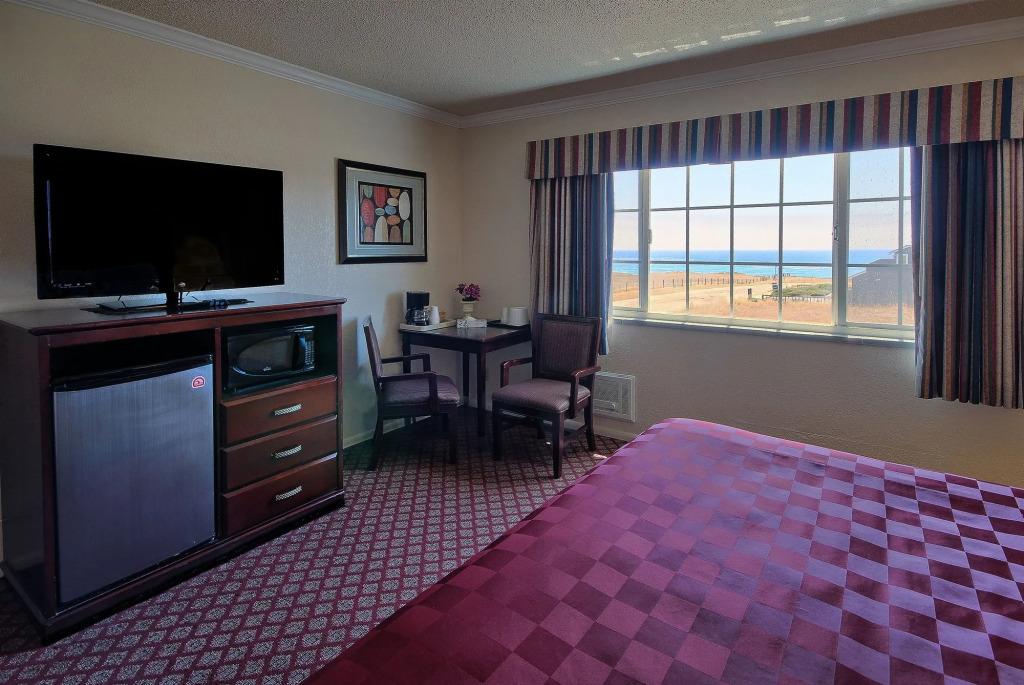 Sea Breeze Inn - San Simeon