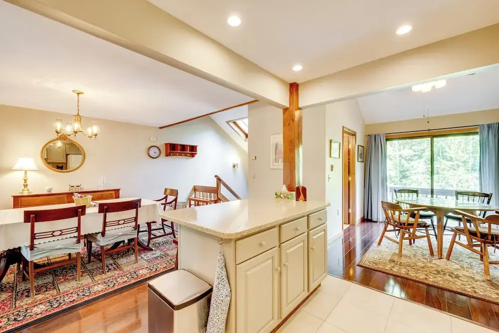 Near Skiing & Hiking! North Conway Gem w/ Balcony