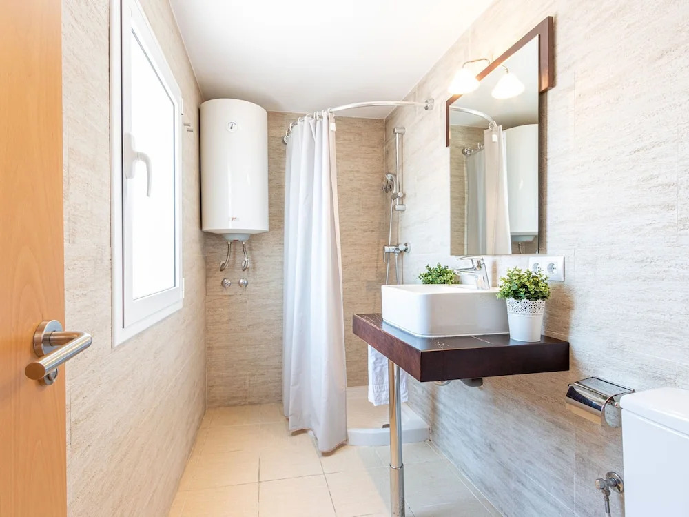 Villa in Empuriabrava With Private Pool & Mooring