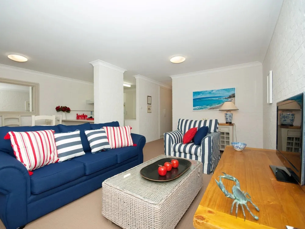 Nicholli, Bay Parklands, Unit 35/2 Gowrie Avenue