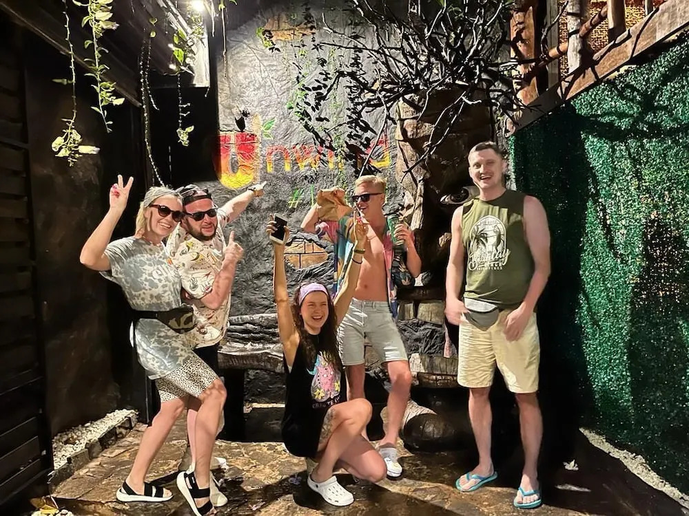 Unwind Restaurant & Hostel