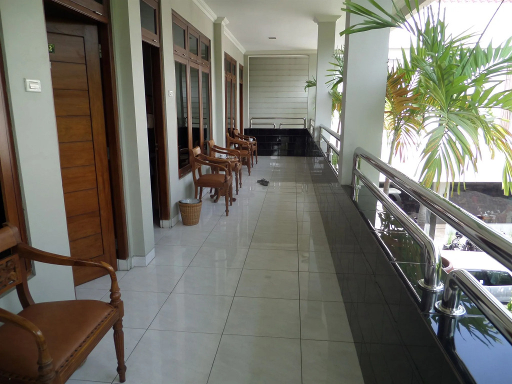 Arini Hotel