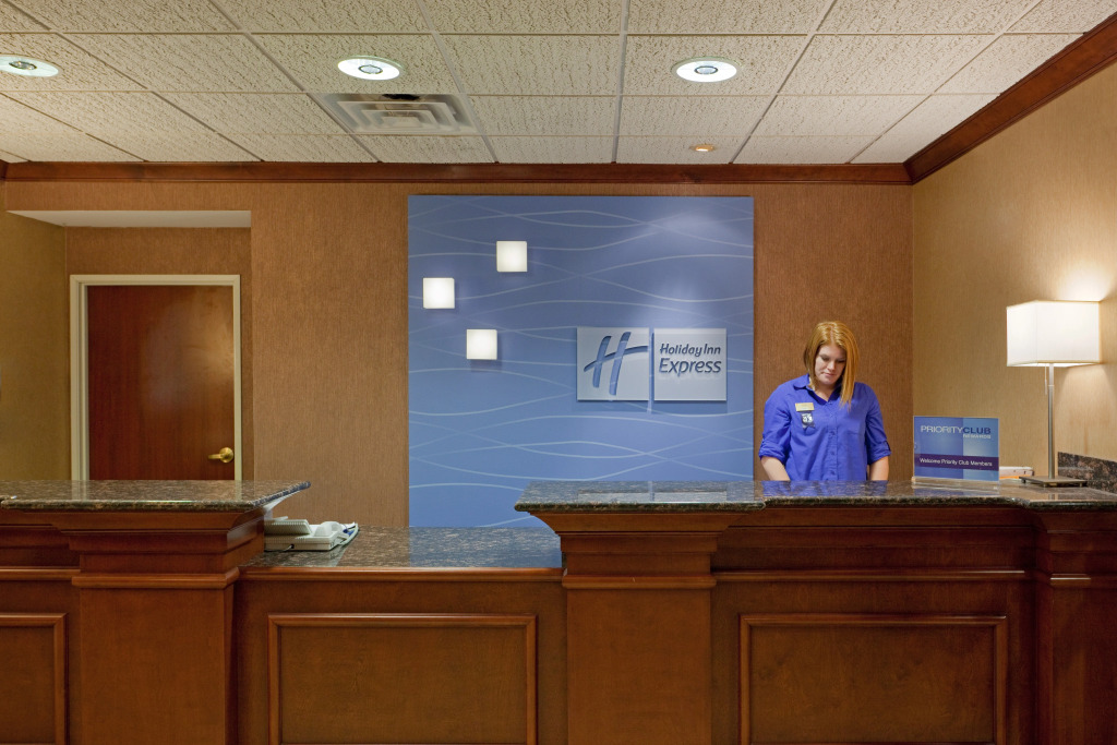 Holiday Inn Express Hotel & Suites Manchester - Airport by IHG