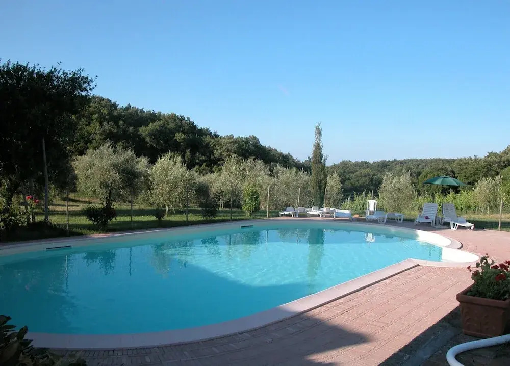 Apartment in Guasticce With Shared Pool