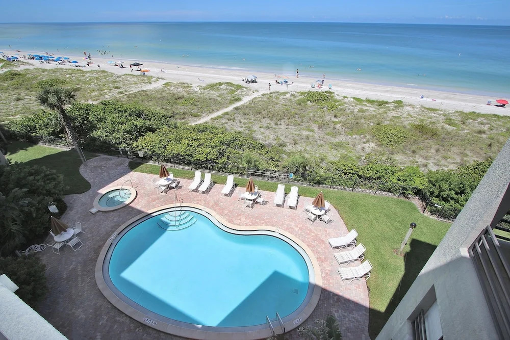 Pier House 402