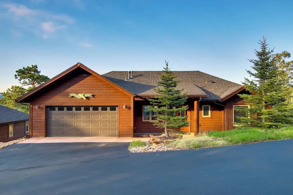 Lake & Mountain Views: Stunning Estes Park Home