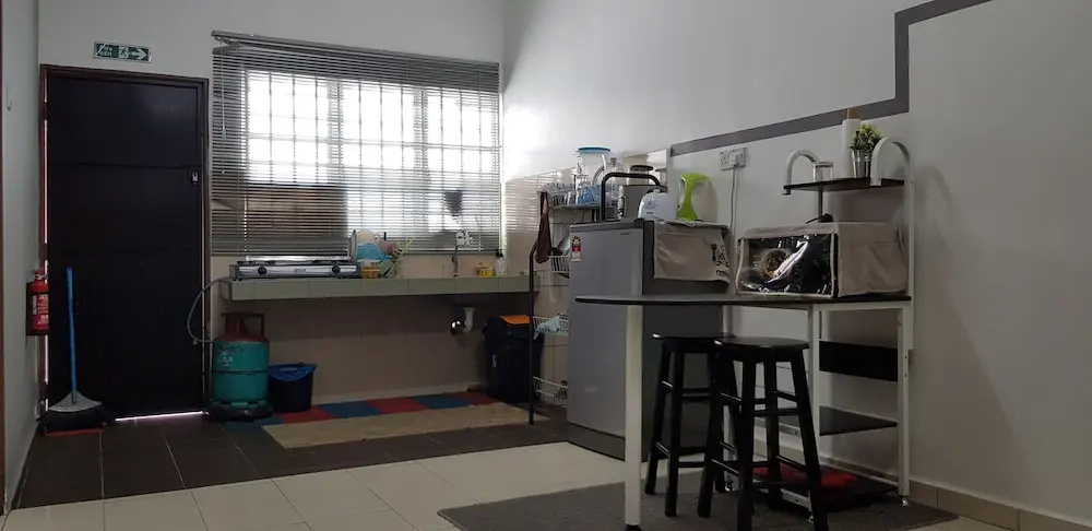 Fahaz Lumut Homestay