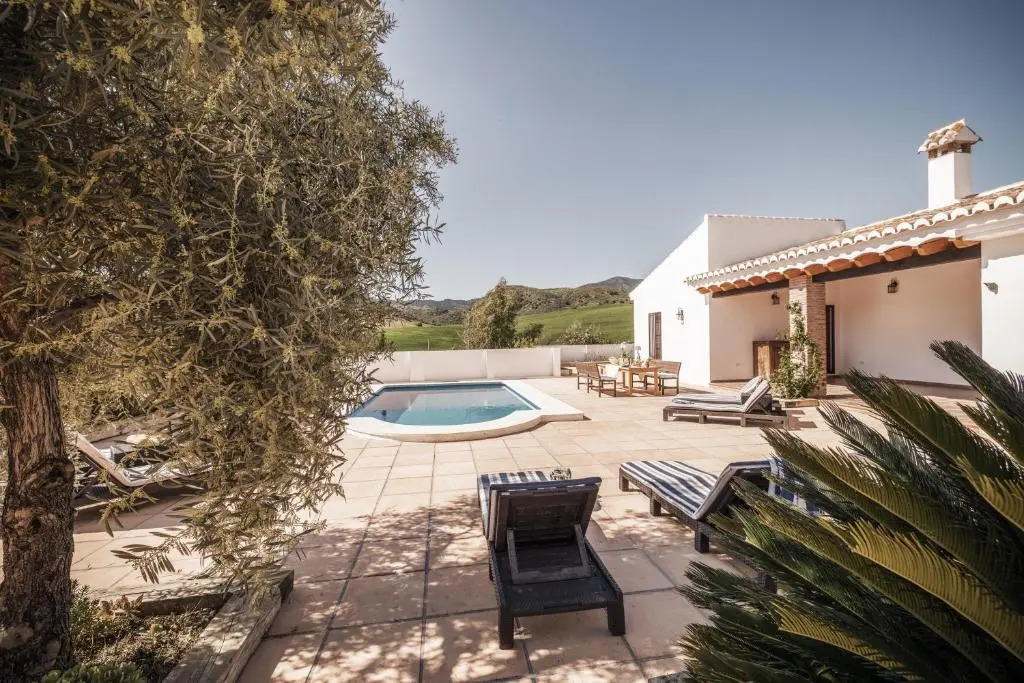 Cortijo Cantares by Rosas Cantares