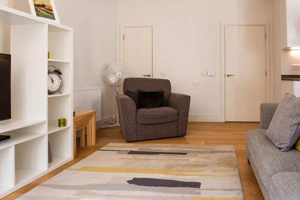 Modern 3 Bedroom Ground Floor Flat Near Finsbury Park