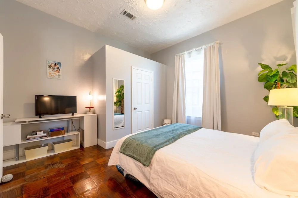 Galveston Victorian - Walk to the Strand & Beach