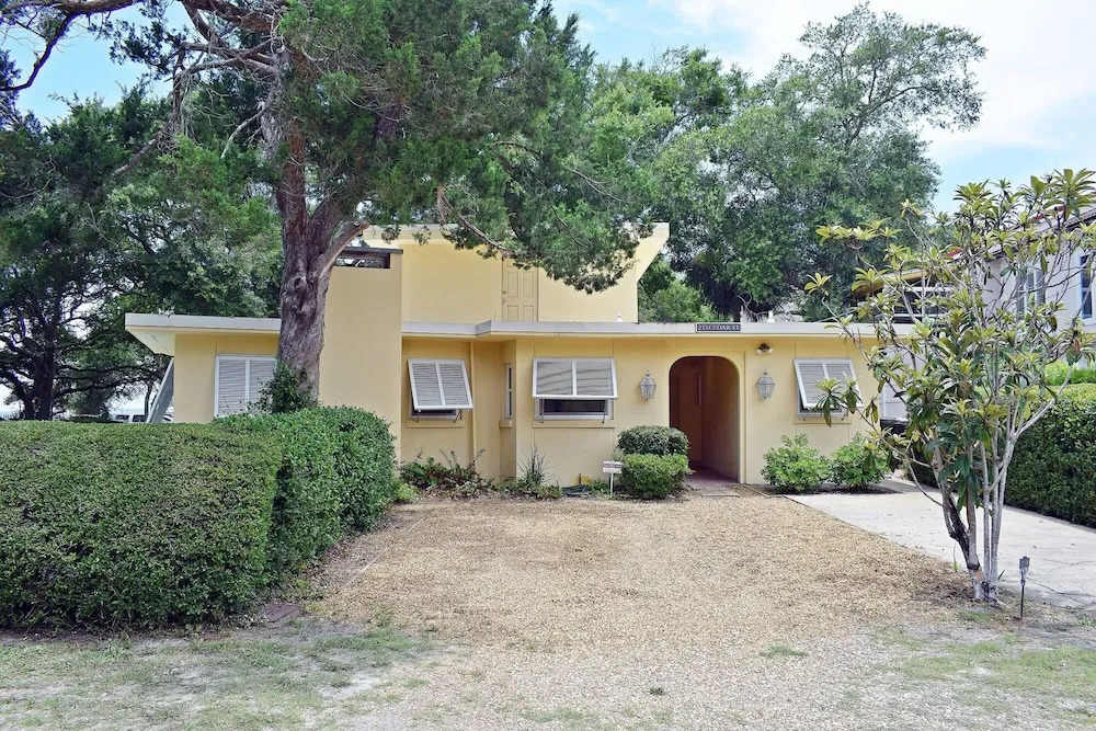 233 Cedar Street by Hodnett Cooper