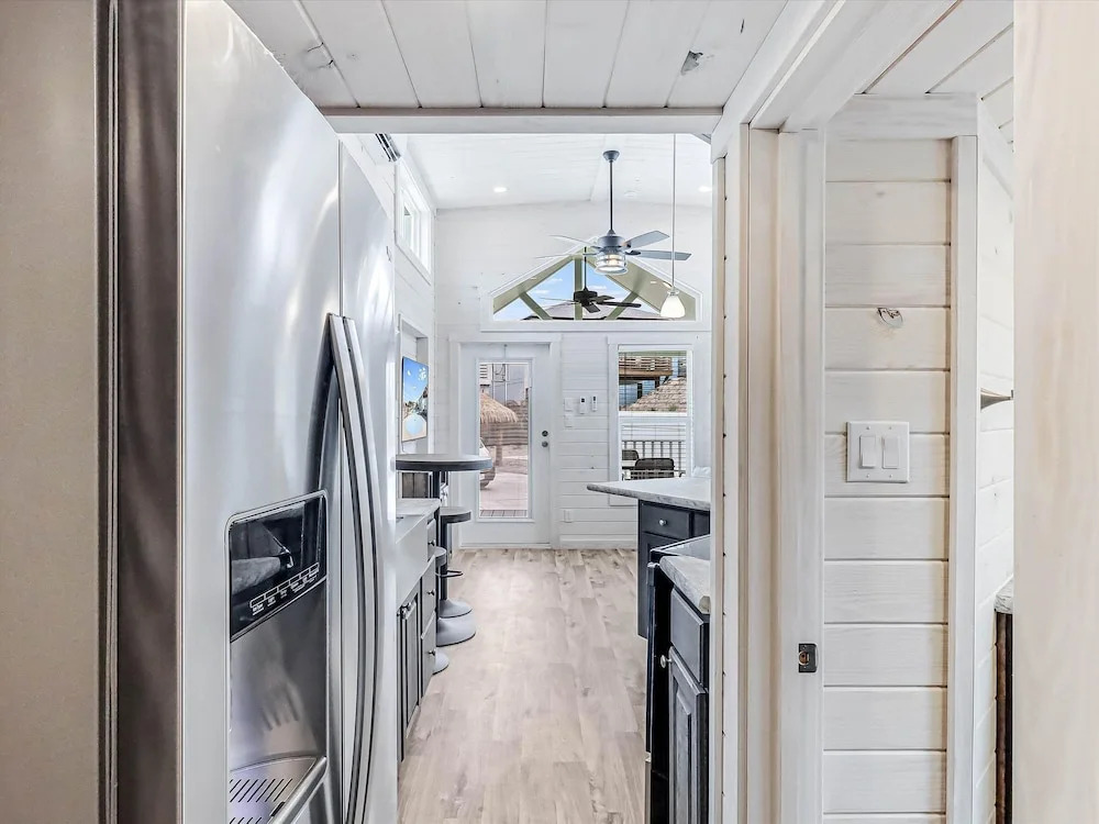 Tequila Sunrise Sfth6 1 Bedroom Cottage by RedAwning