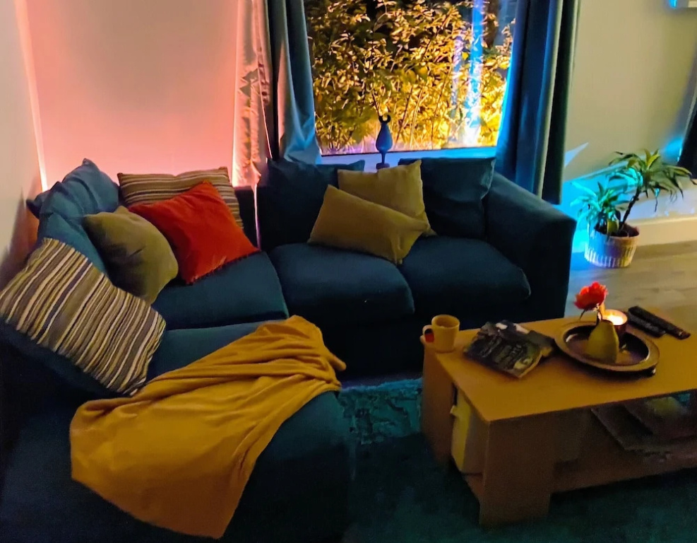 Private Entire House - 3 Bedrooms, Garden, Parking