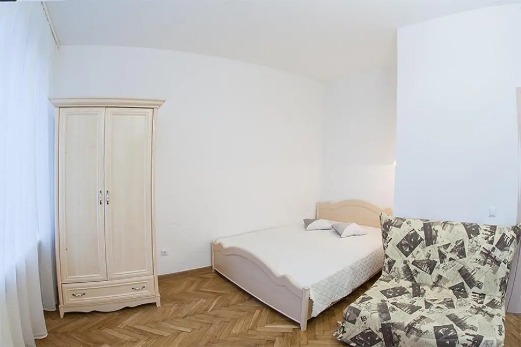 Apartment on Doroshenka 12