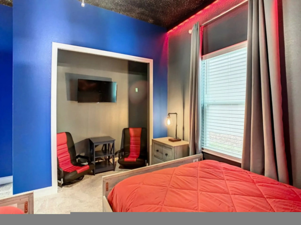 Themed Delight 5 Bed Champions Gate Home