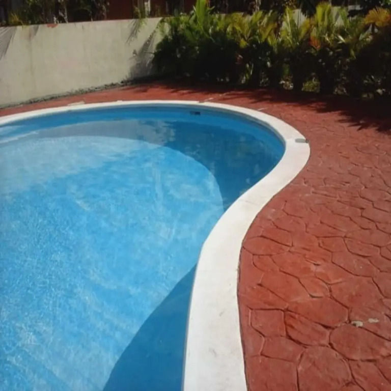 Nely y Pietro share apartment