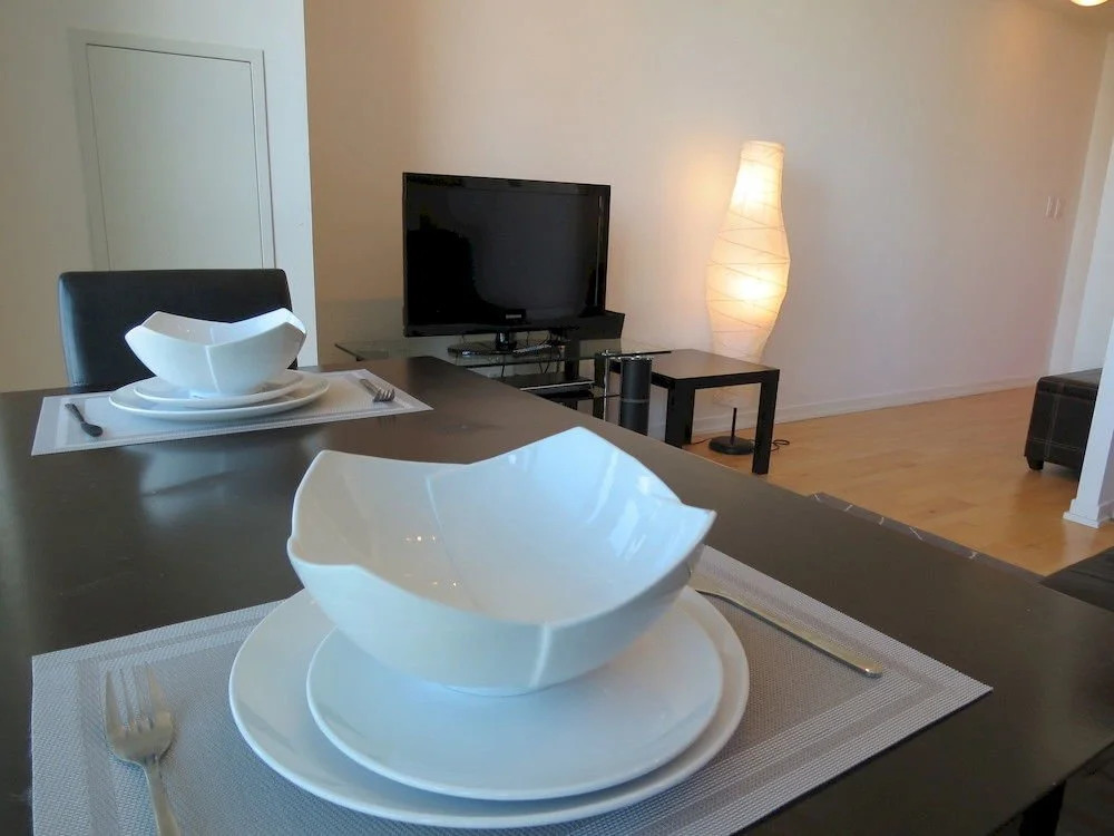 Toronto Suite Rentals - Maple Leaf Sq
