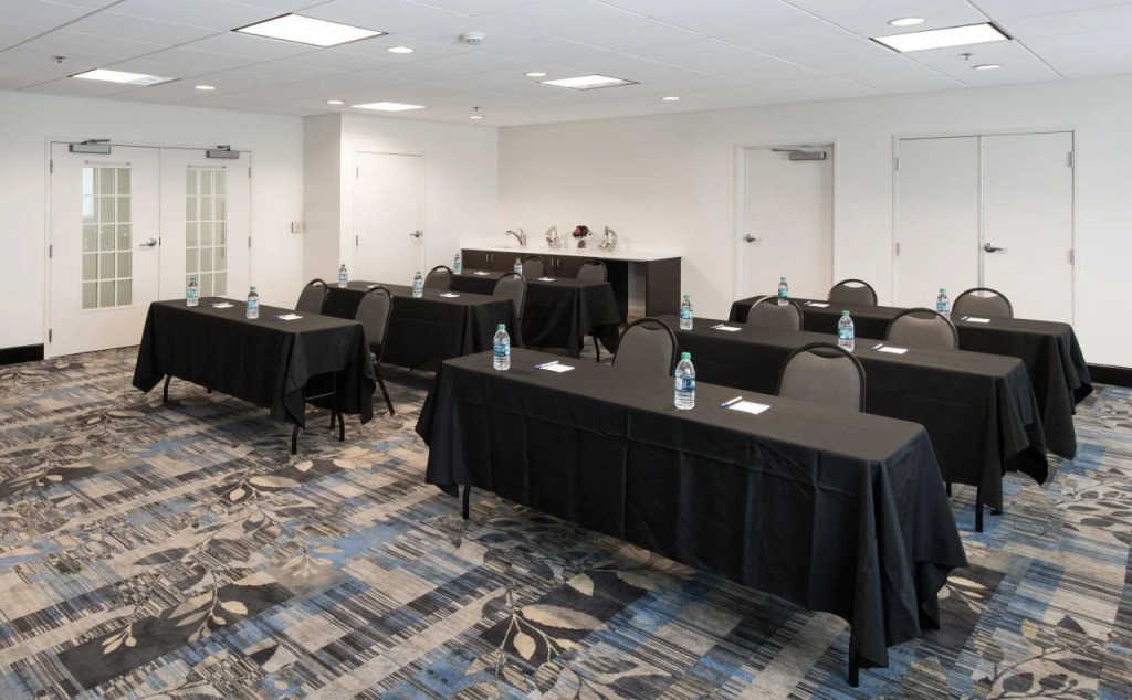 Holiday Inn Express & Suites East Wichita I-35 Andover by IHG